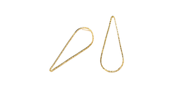 Add the newest modern look in your everyday with this asymmetrical upside down hammered teardrop earrings  14K Gold Filled  Length: 1 5/8
