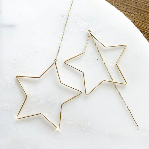 Dazzle through the night with ST☆R.  The Star Threader 2.0 elevates the original design to the chicest with the addition of the dainty chain threader.    Despite their large size, these playful threaders embody a feminine look in the most delicate way. Perfect for everyday wear from work to play.   14K Gold-Filled  6 5/8” length