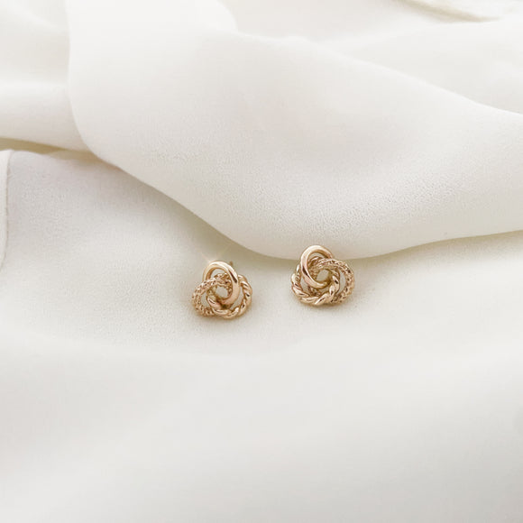 Classic jewelry vibe with elegant touch embodies the simplicity of modern sophistication.  These show-stopping TRIO Knot studs feature three different textures in a striking and statement-worthy design.  Stunningly beautiful and effortless, these studs add elegant yet glamorous touch with classic jewelry vibe to your everyday.     SIZE: 3/8